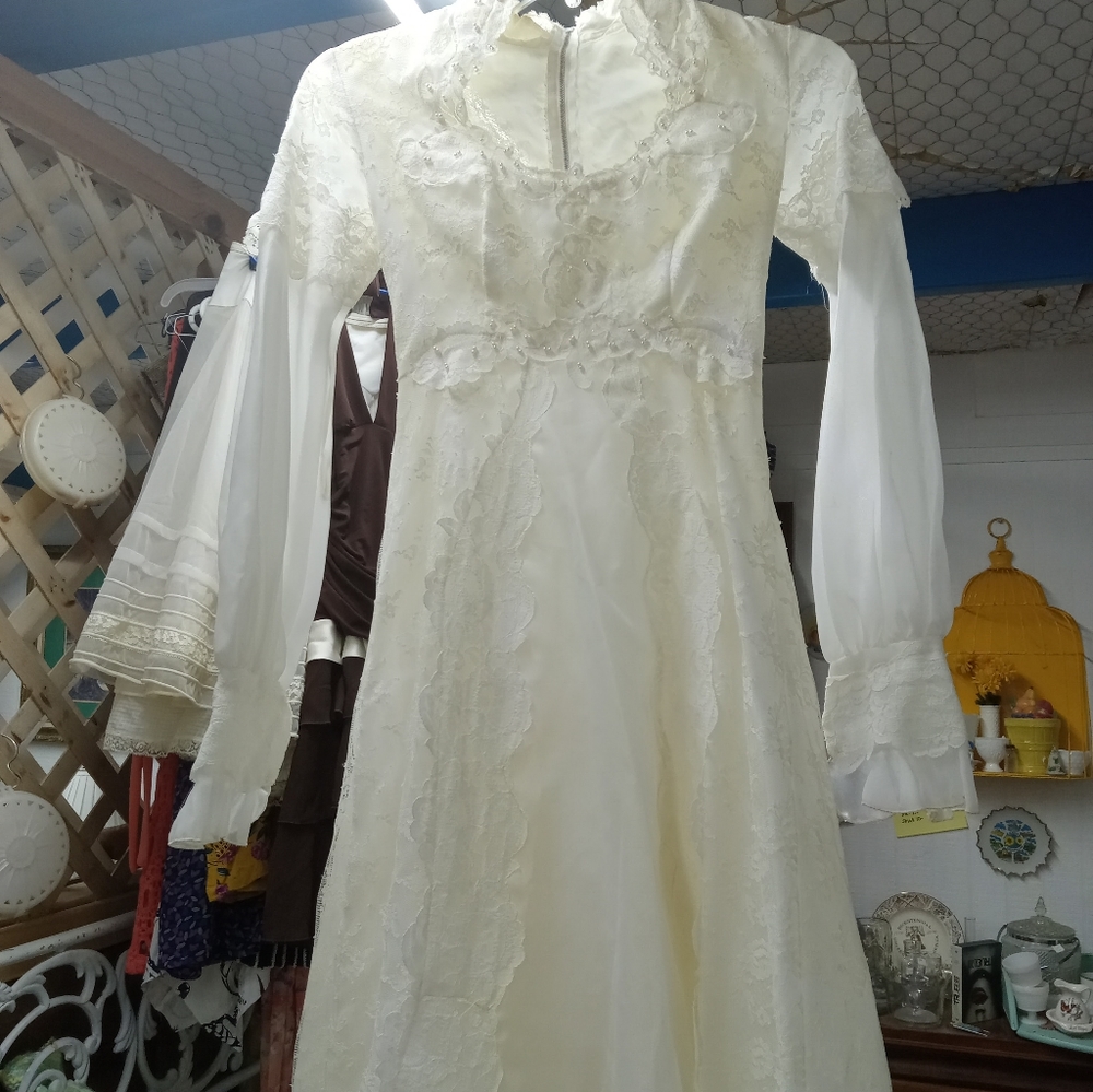 Vintage wedding dress